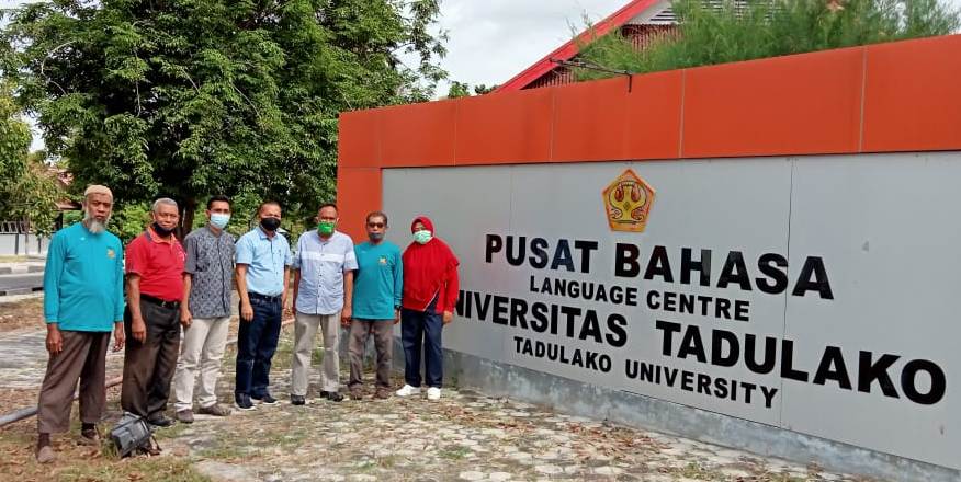 Kunjungan Ketua Yayasan An-Nur Buuts ke UPT Bahasa Universitas Tadulako